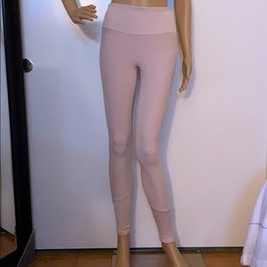 🧘‍♀️ ALO Soft Legging. Size Small.